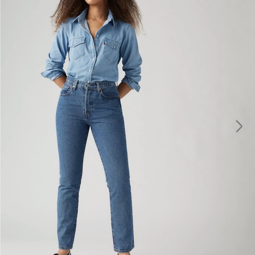 Levi's Women's Skinny Jeans in Medium Blue Denim
